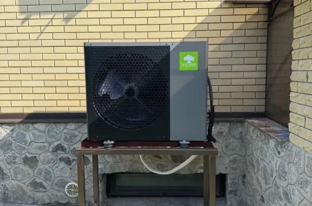 Cabană echipată cu pompe de căldură Mycond Split din seria BeeHeat