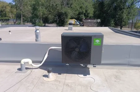 Instalare cabană cu pompe de căldură Mycond Split din seria BeeHeat